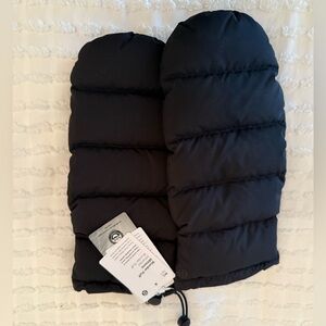 Lululemon Athletica Black Wunder Puff Mittens *NWT*